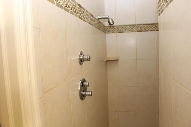 details featuring a tile shower
