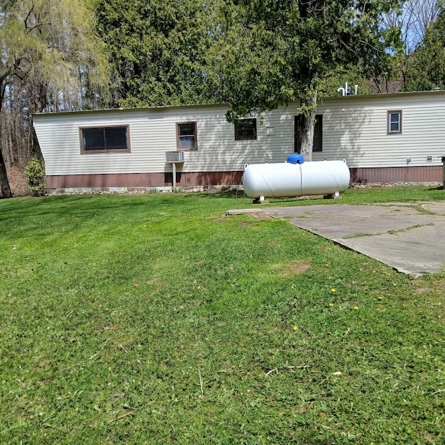 manufactured / mobile home with a front lawn