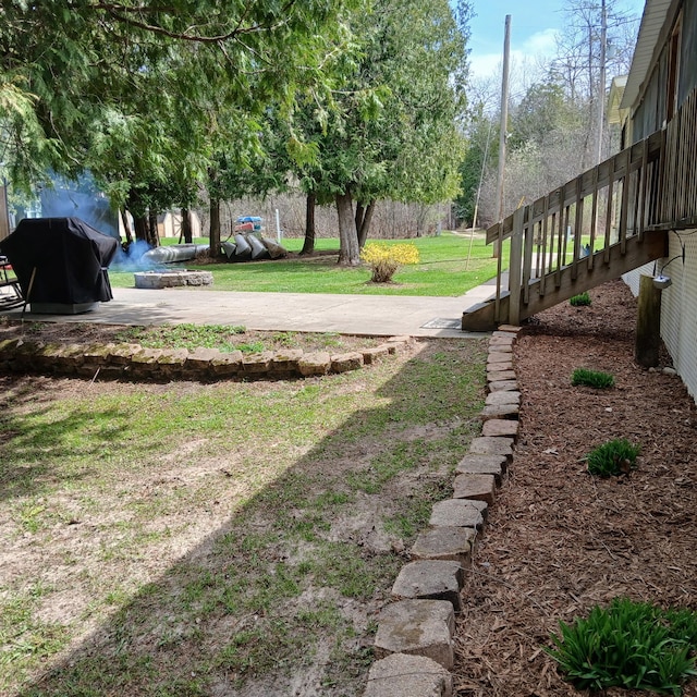 view of yard featuring a patio area and fence