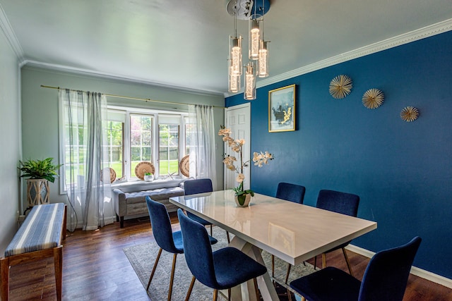 dining area with crown molding, wood finished floors, baseboards, and a chandelier