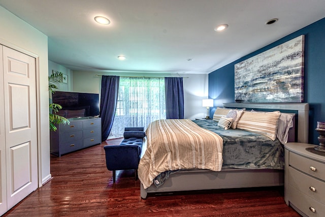 bedroom featuring wood finished floors and recessed lighting