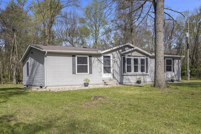 manufactured / mobile home with entry steps and a front lawn