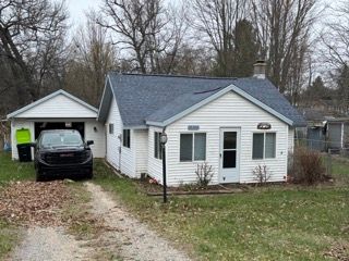 10100 Woodlawn Rd, Saint Helen, MI 48656 - view of front of home featuring a front yard and driveway