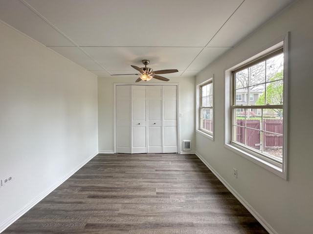 524 E Farnum Ave, Royal Oak, MI 48067 - unfurnished bedroom with a ceiling fan, baseboards, dark wood-type flooring, visible vents, and a closet