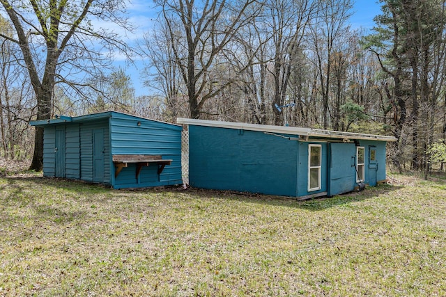 view of outbuilding