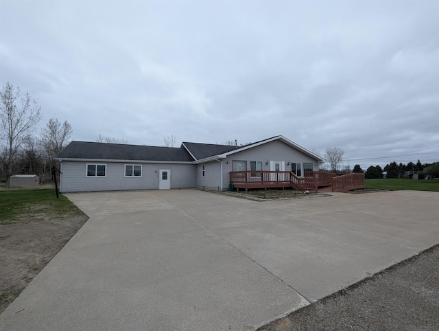 3344 E Huron, Au Gres, MI 48703 - single story home with driveway and a deck