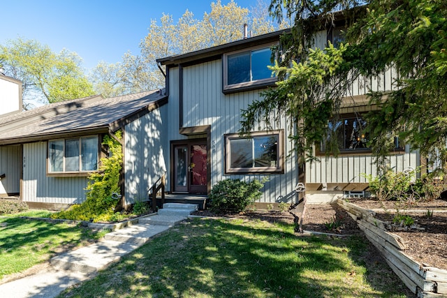 568 Foxboro Sq Unit 59, Brighton, MI 48116 - view of front of property featuring a front lawn