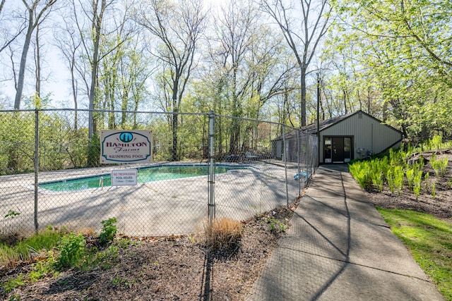 568 Foxboro Sq Unit 59, Brighton, MI 48116 - community pool with fence