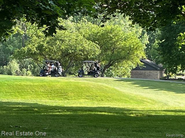 1797 Golf Ridge Dr, Bloomfield Hills, MI 48302 - view of home's community with a yard