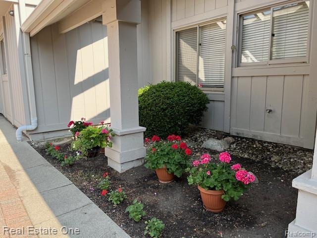 1797 Golf Ridge Dr, Bloomfield Hills, MI 48302 - view of exterior entry