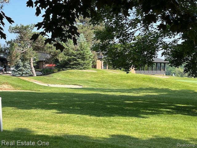 1797 Golf Ridge Dr, Bloomfield Hills, MI 48302 - surrounding community featuring a lawn and view of golf course