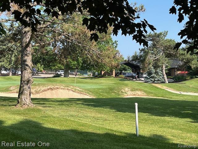 1797 Golf Ridge Dr, Bloomfield Hills, MI 48302 - surrounding community featuring a lawn and golf course view