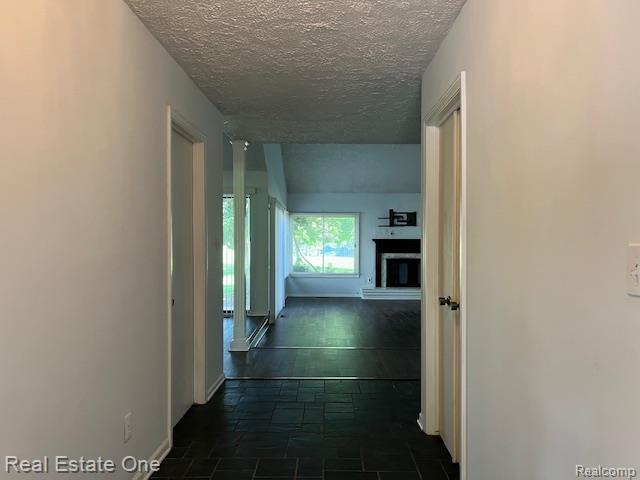 1797 Golf Ridge Dr, Bloomfield Hills, MI 48302 - hallway featuring a textured ceiling and baseboards