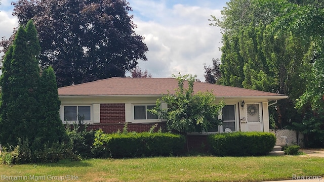 3900 Norwood Dr, Trenton, MI 48183 - photo 1
