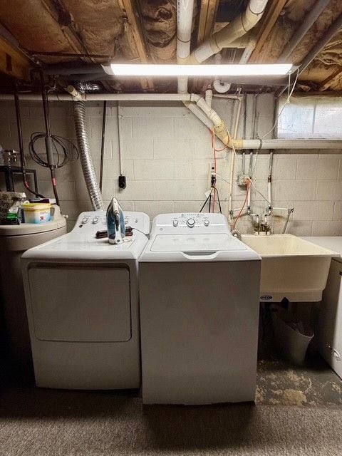 laundry room with laundry area and washing machine and dryer