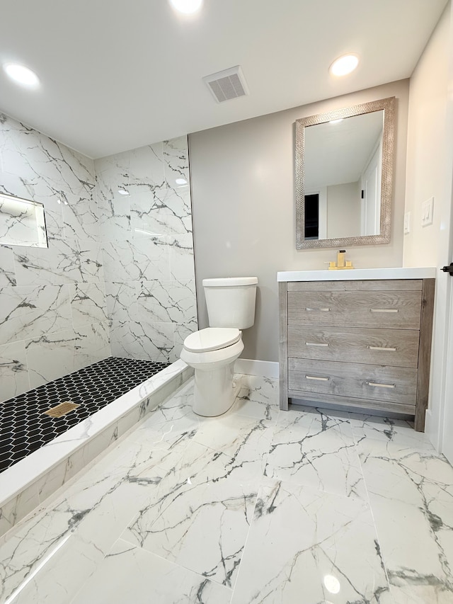 full bathroom featuring visible vents, vanity, toilet, recessed lighting, and tiled shower