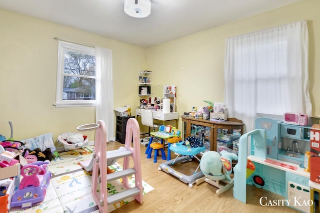 7116 Linden Ave SE, Grand Rapids, MI 49548 - playroom with wood finished floors