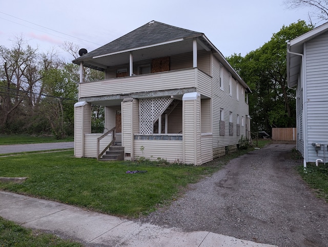 249 W Wilson Ave, Pontiac, MI 48341 - view of front facade with a porch, driveway, a balcony, and a front lawn