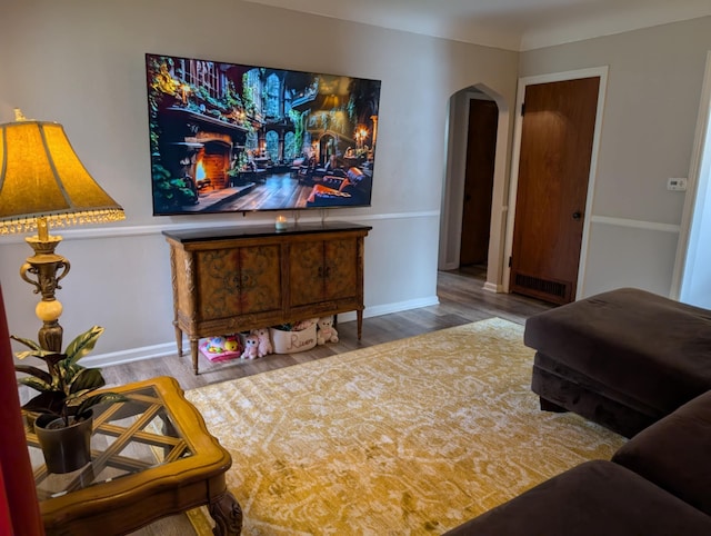 2326 Southampton Ave, Grand Blanc, MI 48507 - interior space featuring arched walkways, baseboards, visible vents, and wood finished floors