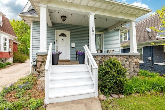 view of front of house featuring a porch