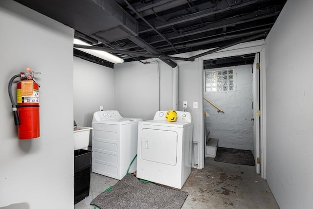 laundry area with laundry area and washing machine and clothes dryer