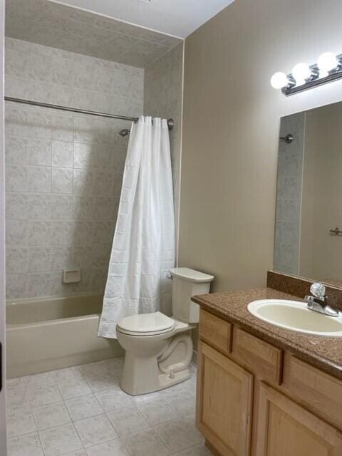 bathroom with vanity, toilet, and shower / tub combo
