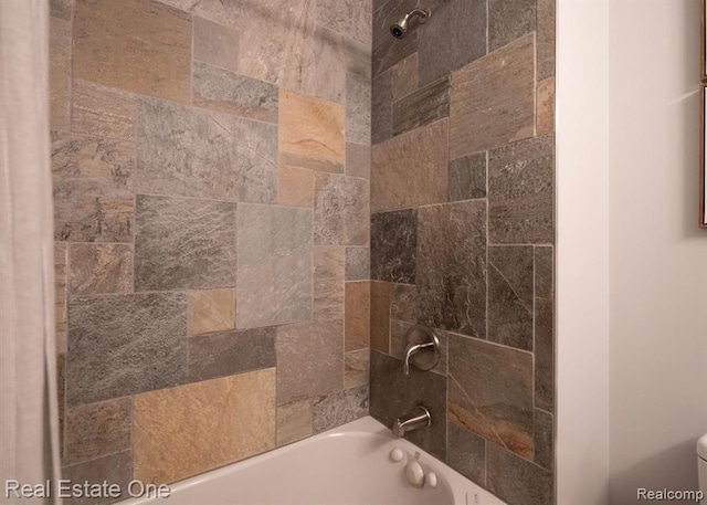 full bath with bathtub / shower combination