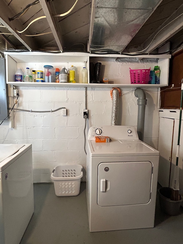 2528 Corbin St, Melvindale, MI 48122 - laundry area with laundry area, concrete block wall, and washing machine and clothes dryer