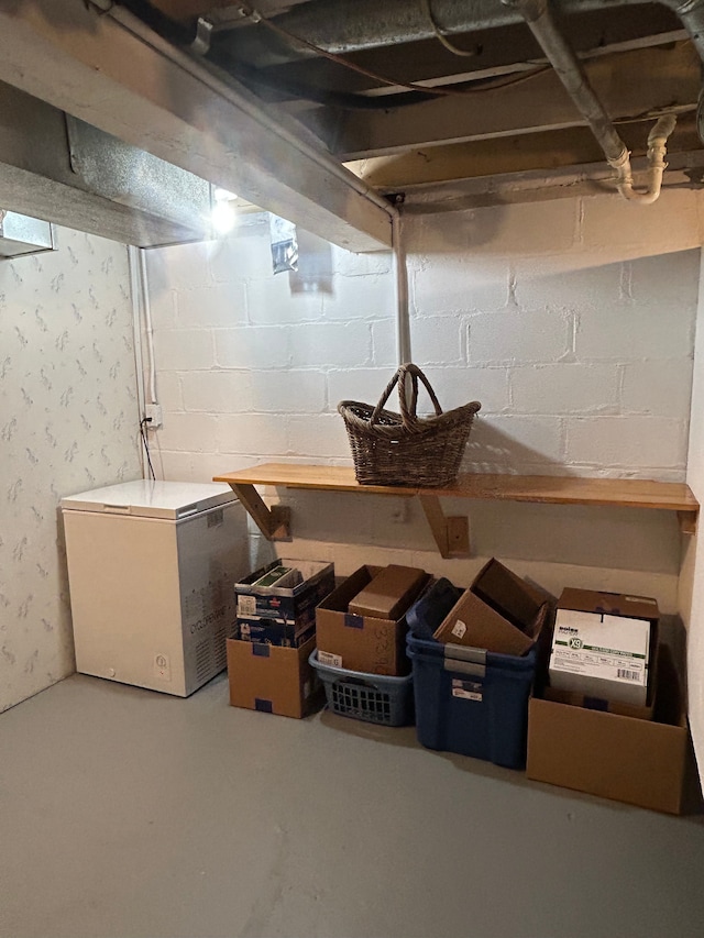 2528 Corbin St, Melvindale, MI 48122 - unfinished basement with refrigerator
