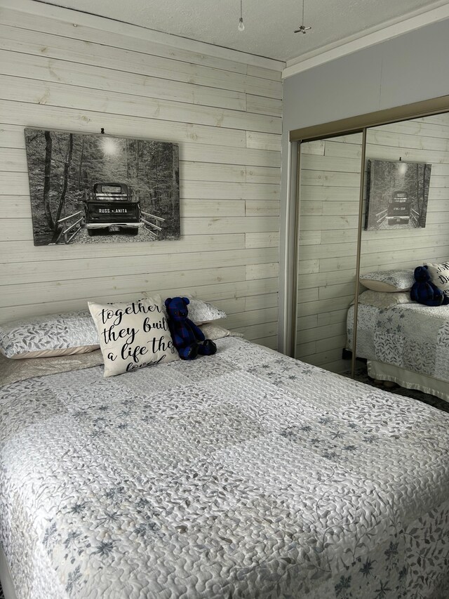 2528 Corbin St, Melvindale, MI 48122 - bedroom with a closet and wooden walls