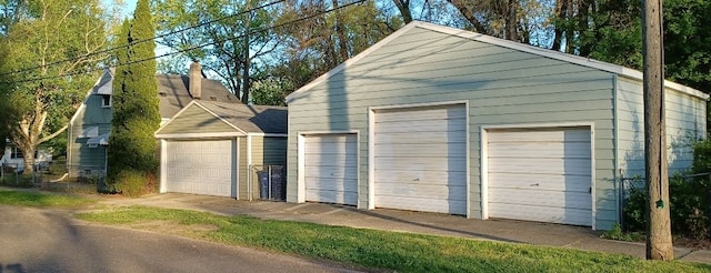 view of detached garage