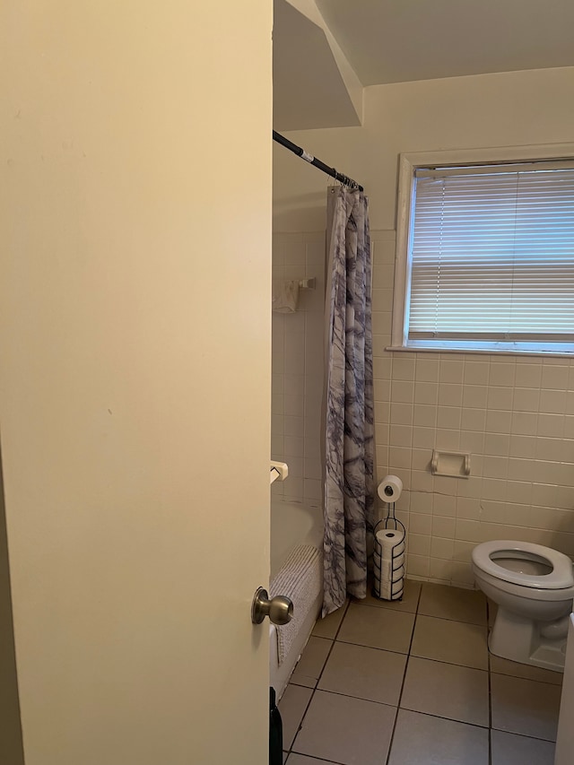 15758 Hubbell St, Detroit, MI 48227 - full bathroom with tile patterned floors, tile walls, and toilet