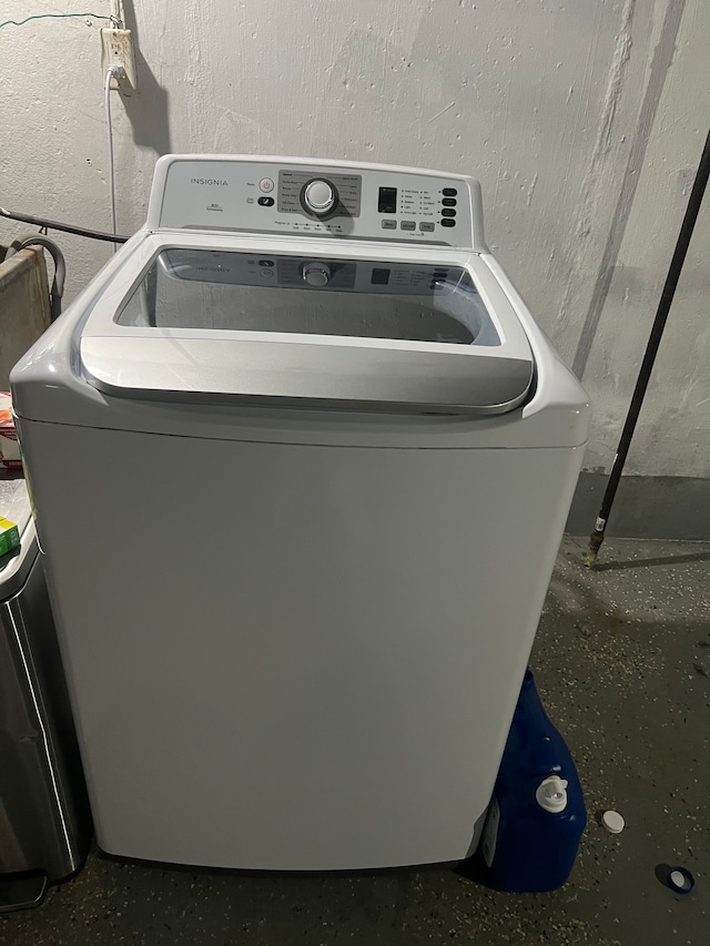 15758 Hubbell St, Detroit, MI 48227 - laundry room featuring washer / clothes dryer