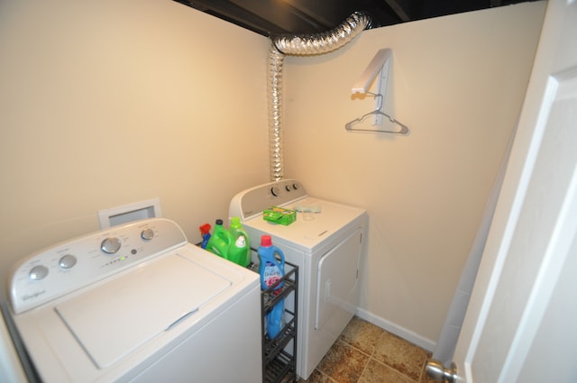 1506 E Windemere Ave, Royal Oak, MI 48073 - clothes washing area featuring washer and dryer, laundry area, and baseboards