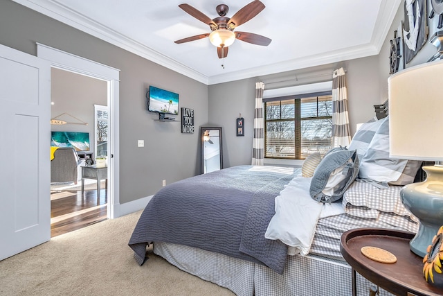 bedroom featuring carpet floors, a ceiling fan, baseboards, and crown molding