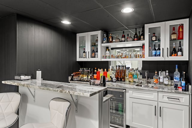 5615 Woodmire Dr, Macomb, MI 48316 - bar featuring a sink, indoor wet bar, recessed lighting, and beverage cooler
