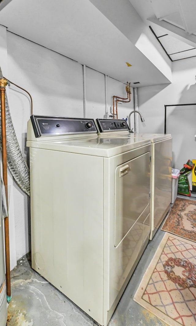 2917 Whittier Ct, Ann Arbor, MI 48104 - laundry room with separate washer and dryer