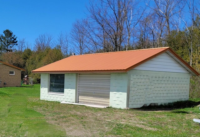 view of detached garage
