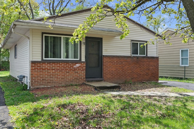 289 Nebraska Ave, Pontiac, MI 48341 - bungalow-style home featuring brick siding