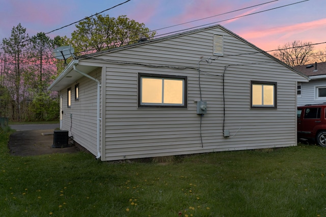 289 Nebraska Ave, Pontiac, MI 48341 - view of property exterior featuring a yard