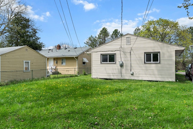 289 Nebraska Ave, Pontiac, MI 48341 - rear view of property with a lawn and fence