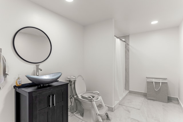 bathroom featuring toilet, a shower with shower curtain, marble finish floor, and recessed lighting