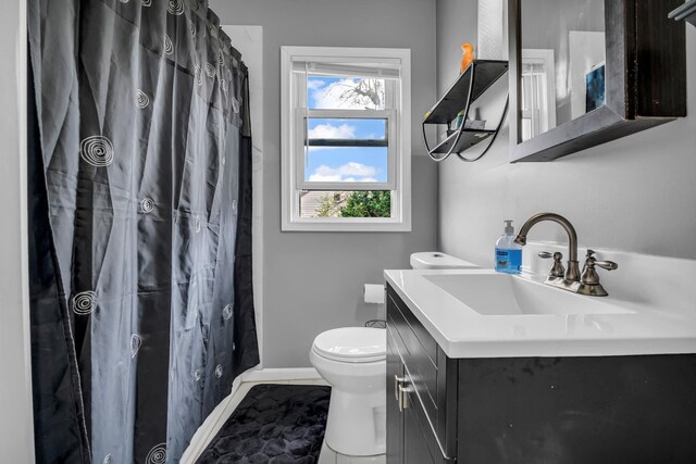19631 Dwyer St, Detroit, MI 48234 - bathroom with a shower with curtain, baseboards, vanity, and toilet