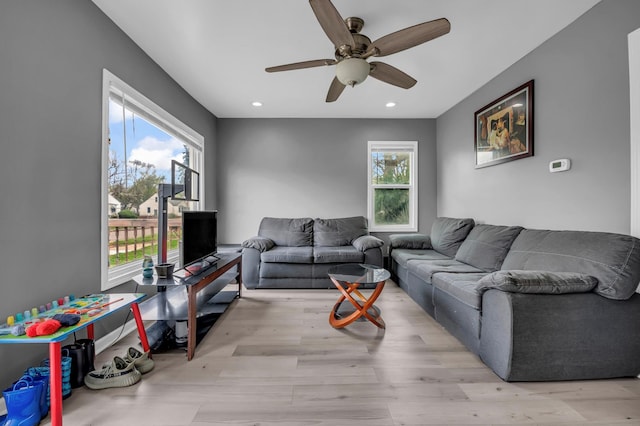 19631 Dwyer St, Detroit, MI 48234 - living area featuring a healthy amount of sunlight, light wood finished floors, a ceiling fan, and recessed lighting