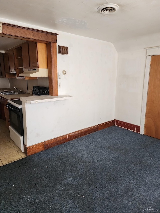 kitchen with light colored carpet, visible vents, electric range oven, light countertops, and under cabinet range hood