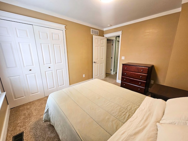 bedroom featuring a closet, visible vents, and carpet floors