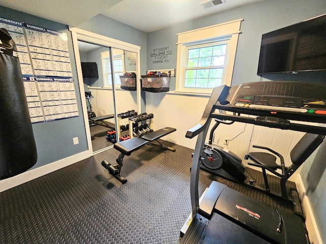workout room with visible vents, carpet, and baseboards