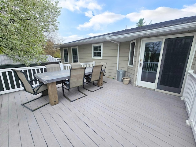 deck with outdoor dining space