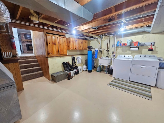 unfinished below grade area with a sink and washer and clothes dryer