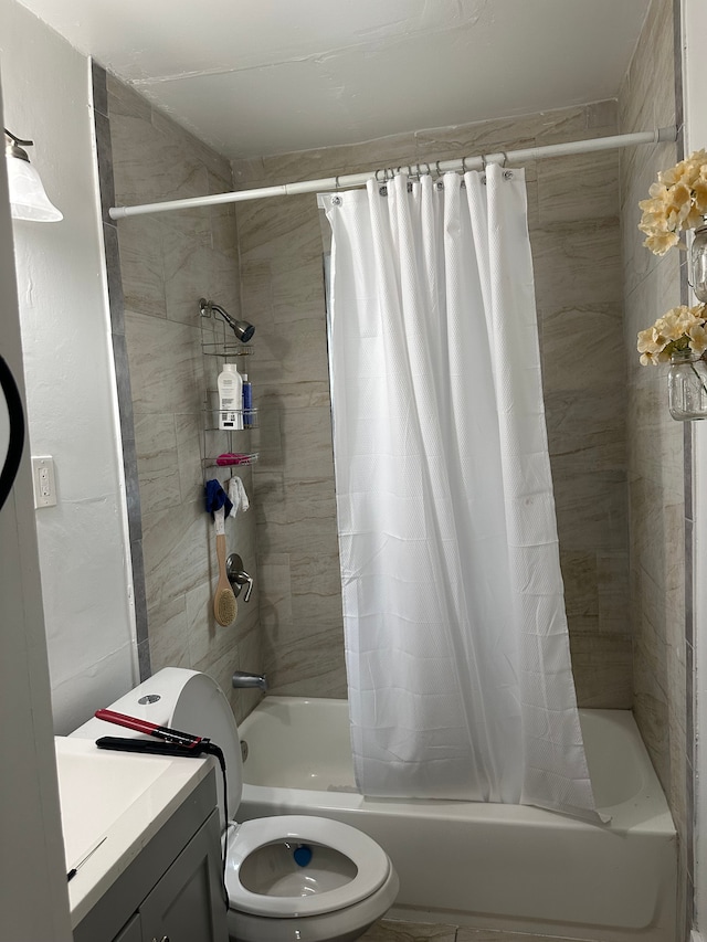 full bath featuring vanity, toilet, and shower / bathtub combination with curtain